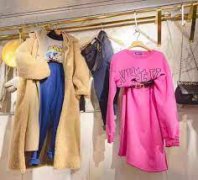 <b>2号站登陆搬空服装店 200套女装一套不剩-</b>