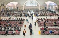 <strong>2号站登陆6000余名新生搬家报到场面堪比</strong>