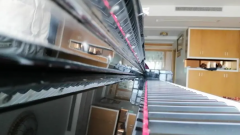 <b>2号站电梯里过窄需要把钢琴竖起来</b>